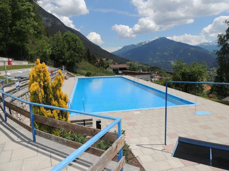 Schwimmbad Grins
