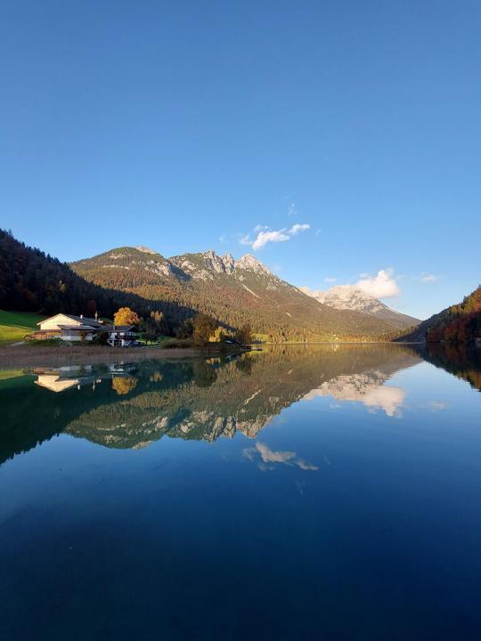 Unser Haus direkt am See