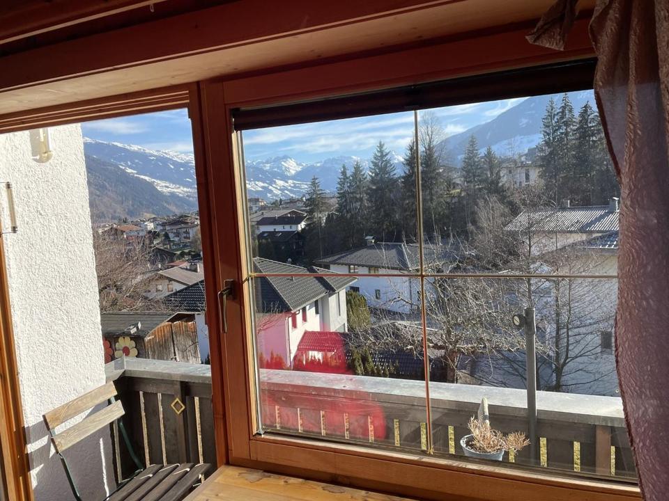Aussicht taleinwärts mit Balkon