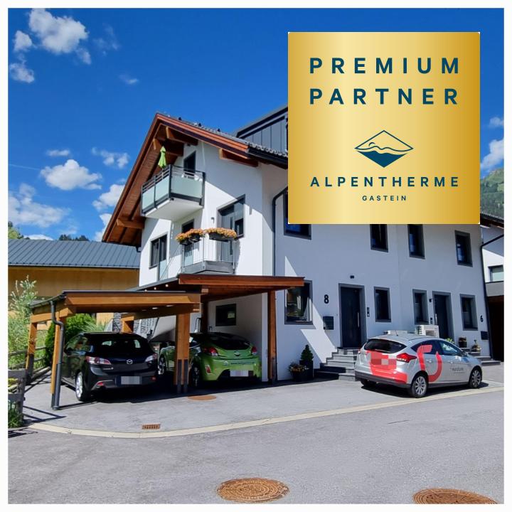 Aussenansicht inkl. Alpentherme Logo