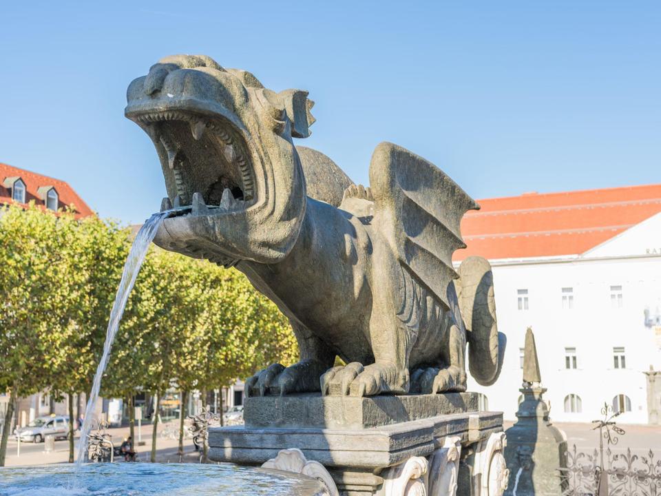 Lindwurmbrunnen1