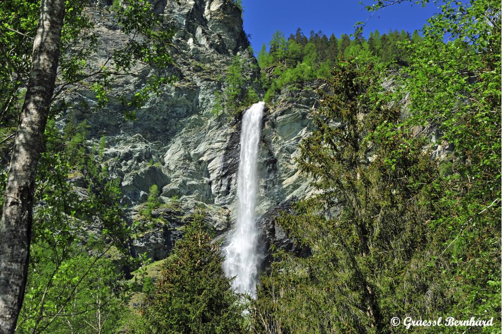 Der höchste Wasserfall des Mölltals ist nicht zu übersehen und hören