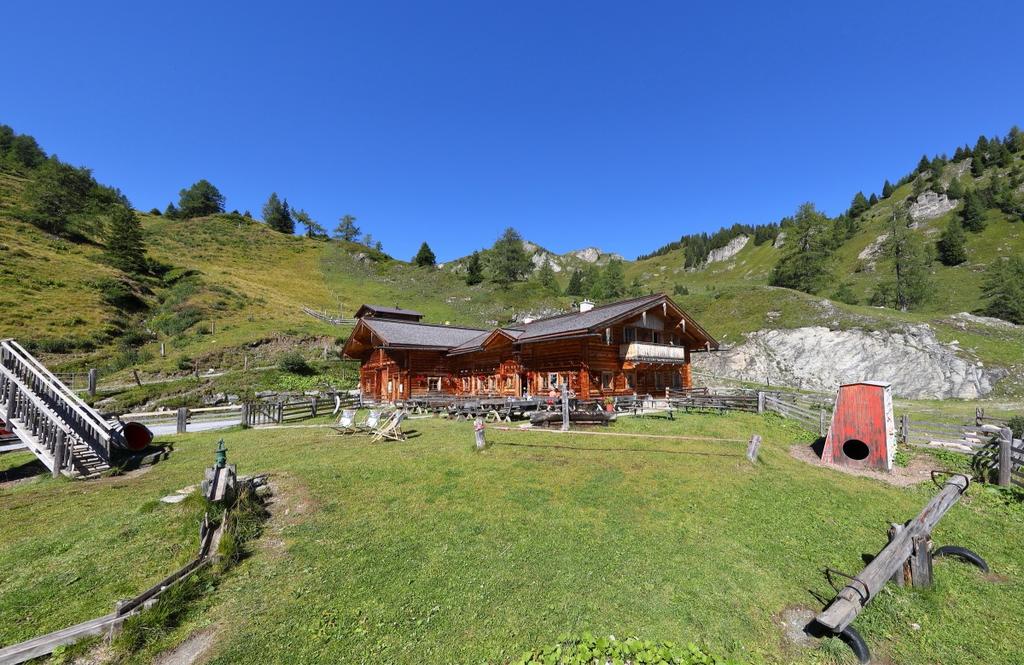 Aualm mit Spielplatz