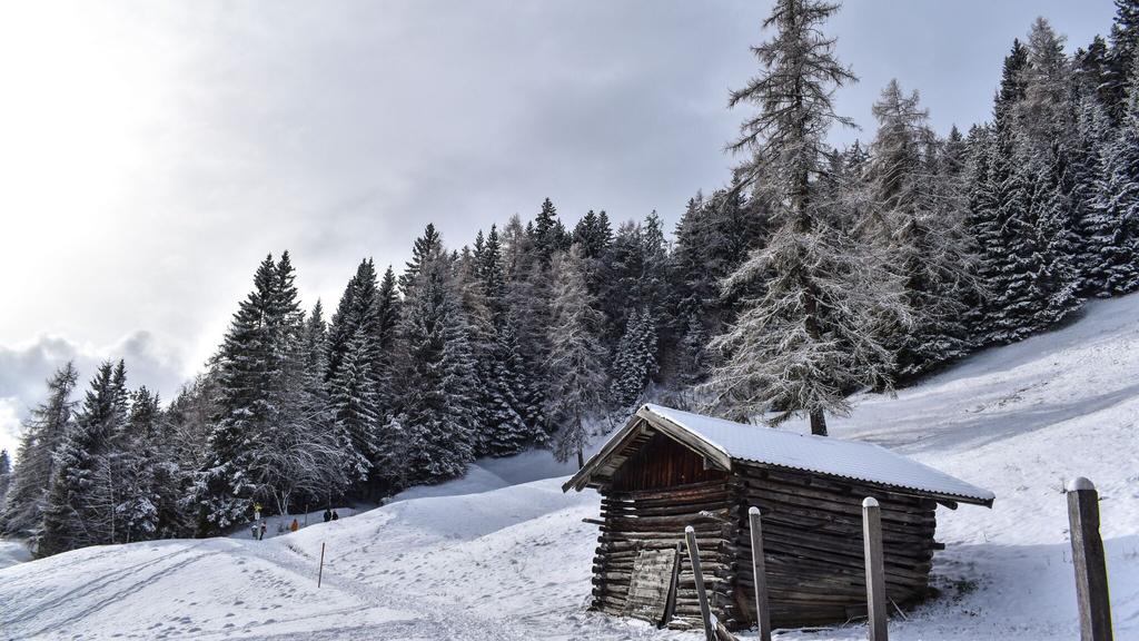 27.11.2021 - Stadl in Moesern bei Neuschnee - Wanderweg von Seefeld nach Moesern.jpg