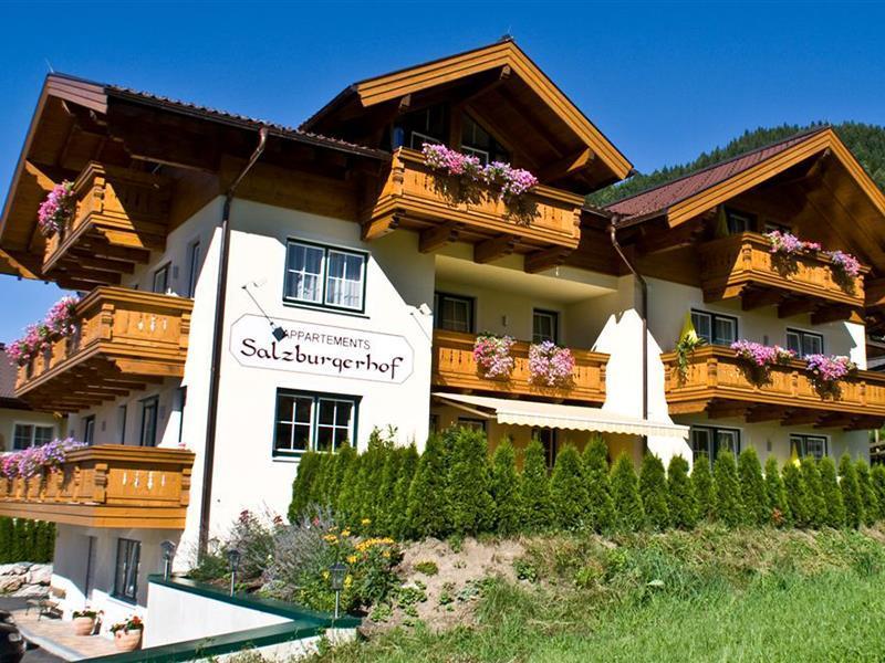 Salzburgerhof Appartements im Sommer