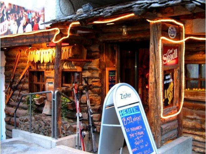 Leo's Stadl Bar