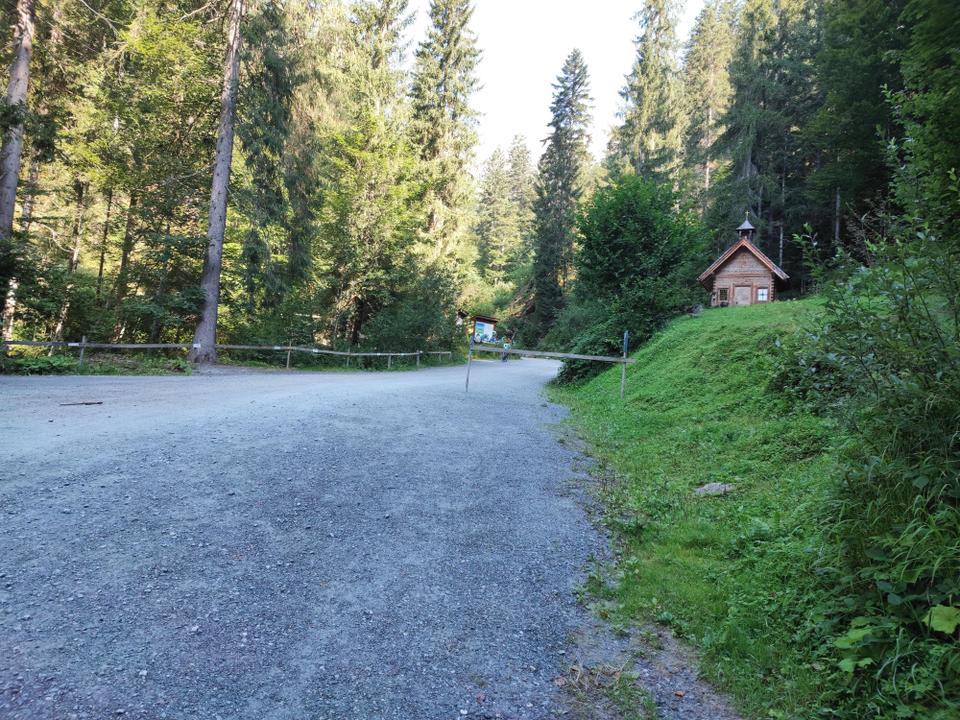 Parkplatz Huettling (2)