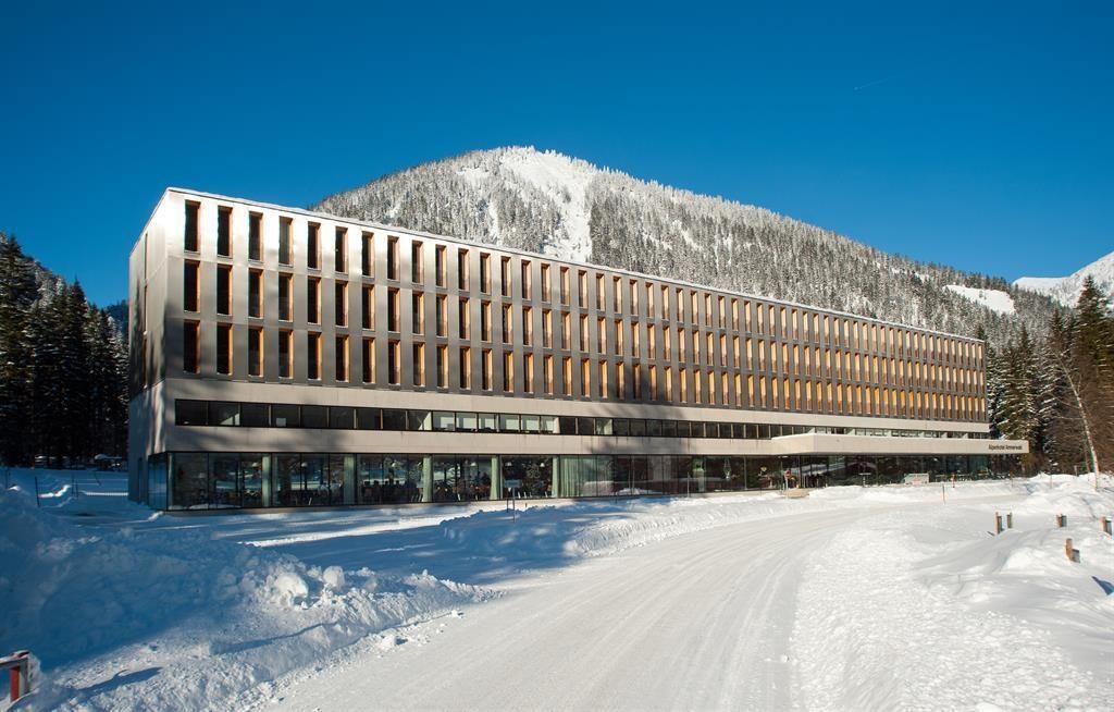 Hotelansicht im Winter