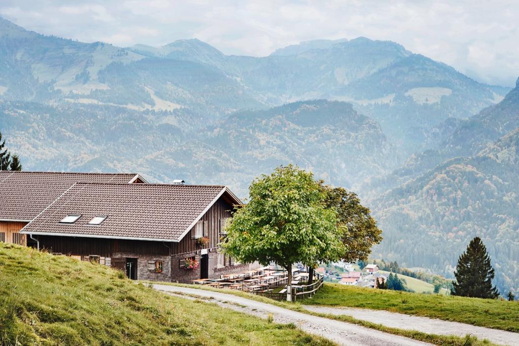 Alpe Schwende mit First im Hintergrund