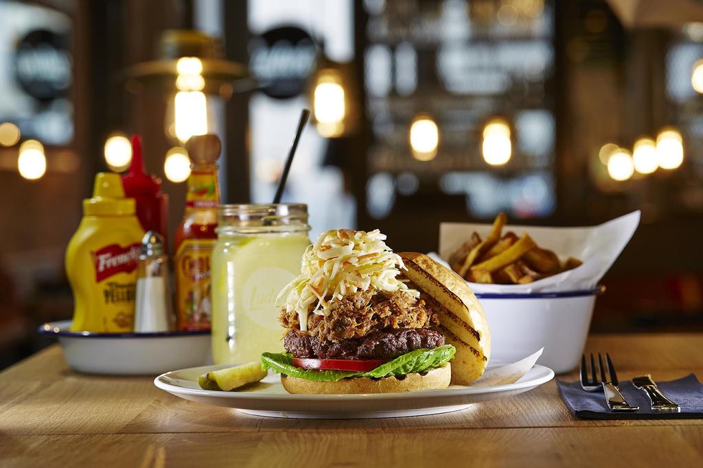 Burger und Handmade Fries