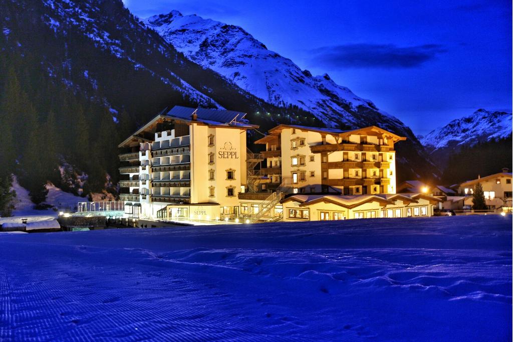 HOTEL SEPPL Winter Aussenansicht