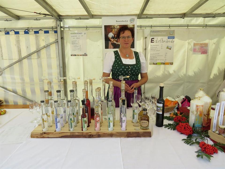 Schnaps und Honig bei Familie Aigner