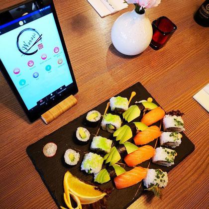 Sushi und Tablett