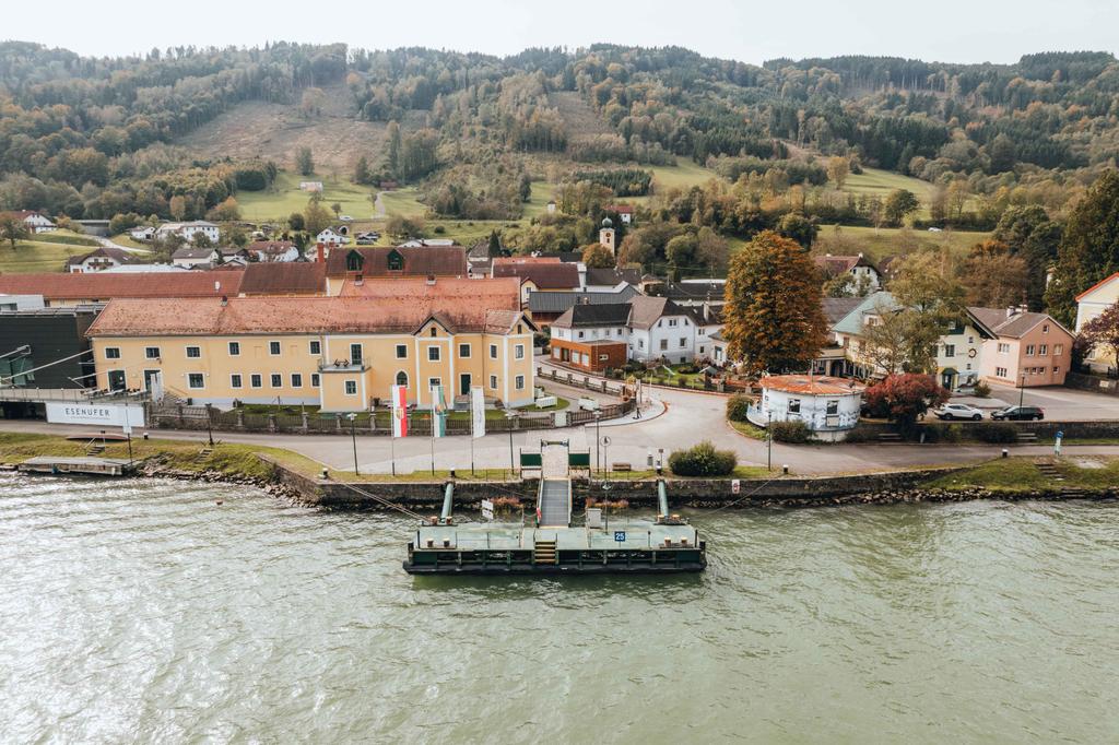 Schiffsanlegestelle Wesenufer