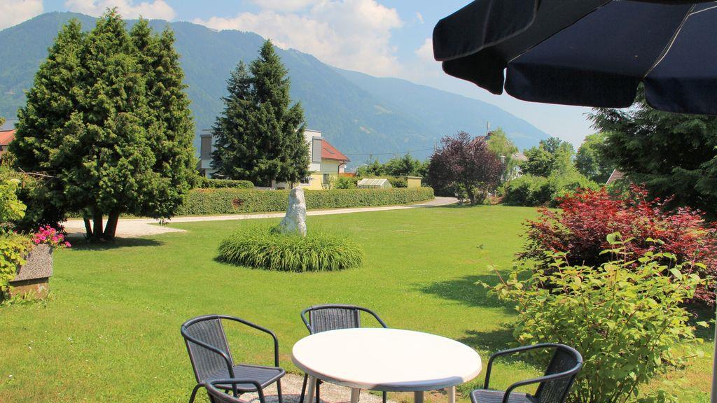 Garten im Sommer