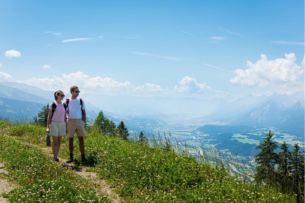 Wandern mit Blick ins Inntal