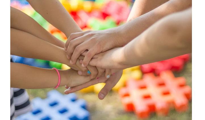 Hands (c) Pixabay_Jamoluk