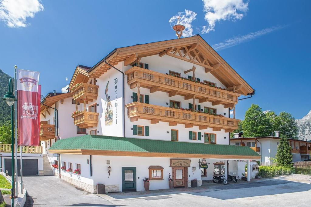 Außenansicht Gasthof Dorfwirt in Pertisau