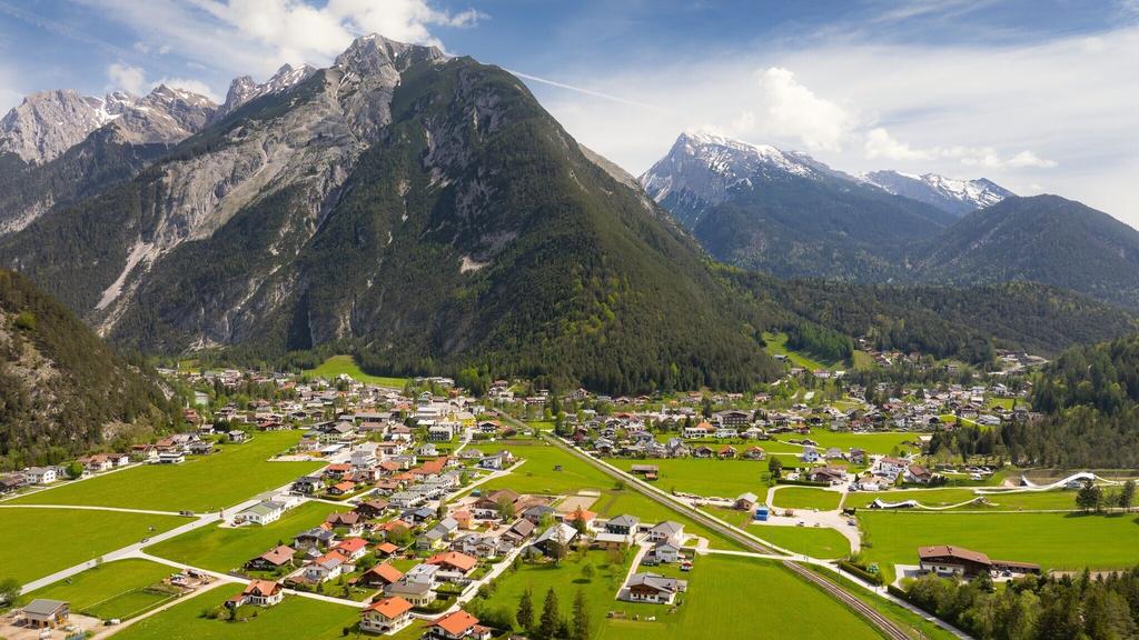 Scharnitz - Wanderung Dorfrunde - Scharnitz im Überblick.jpg