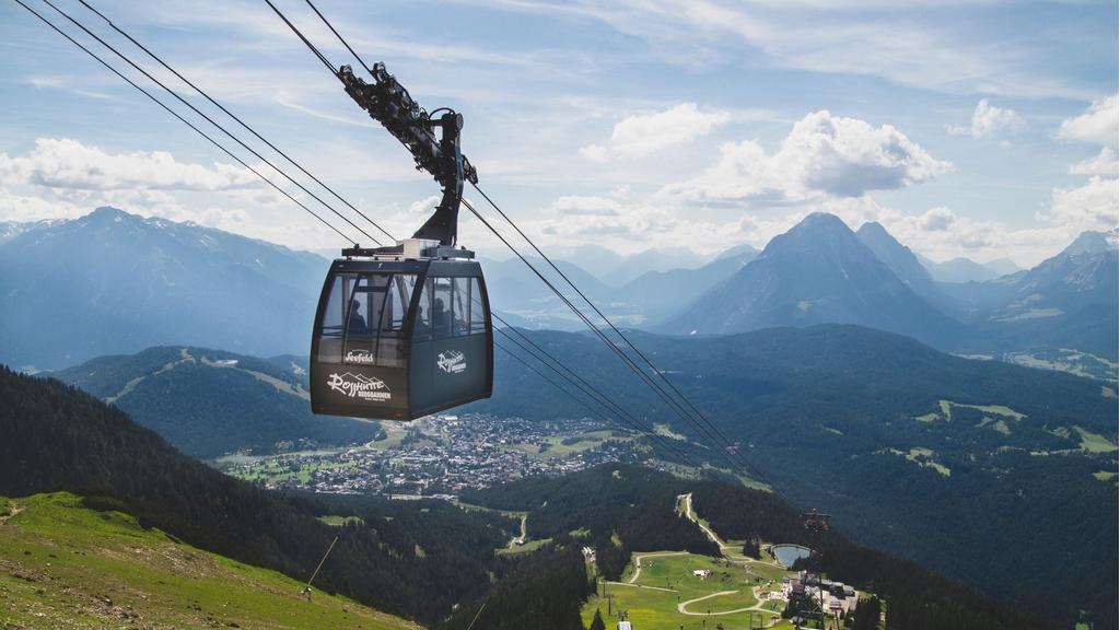 Jochbahn auf der Rosshütte - Blick auf Seefeld und das Inntal (c) Olympiaregion Seefeld.jpg