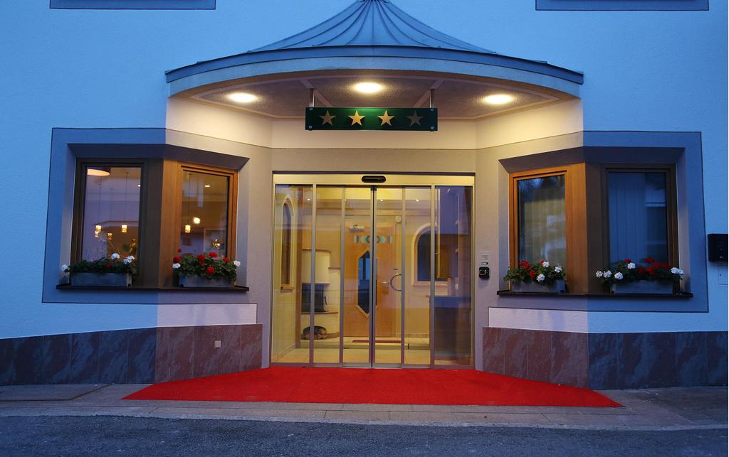 Hotel-Eingang mit Automatiktüre