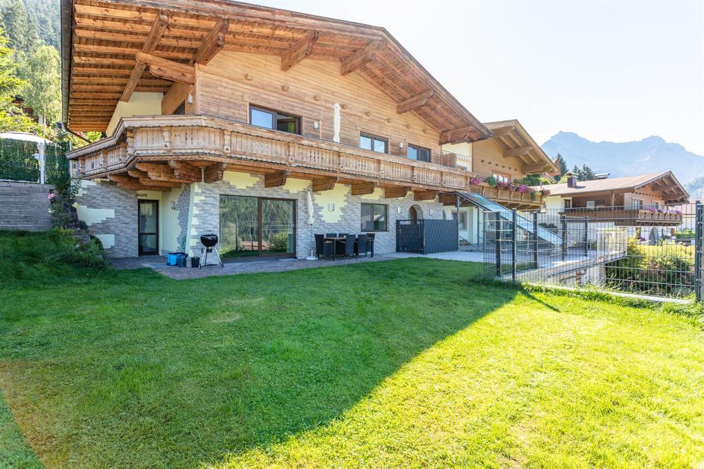 Frontansicht mit Garten Wohnung Fellhorn