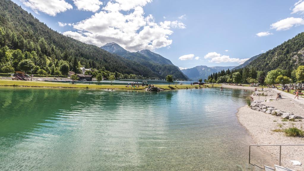Der Badestrand in Achenkirch ist der perfekte Orte für kleine Wasserratten.