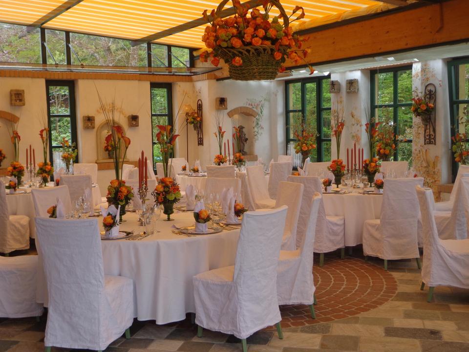 Häuserl im Wald - Festlich gedeckter Saal
