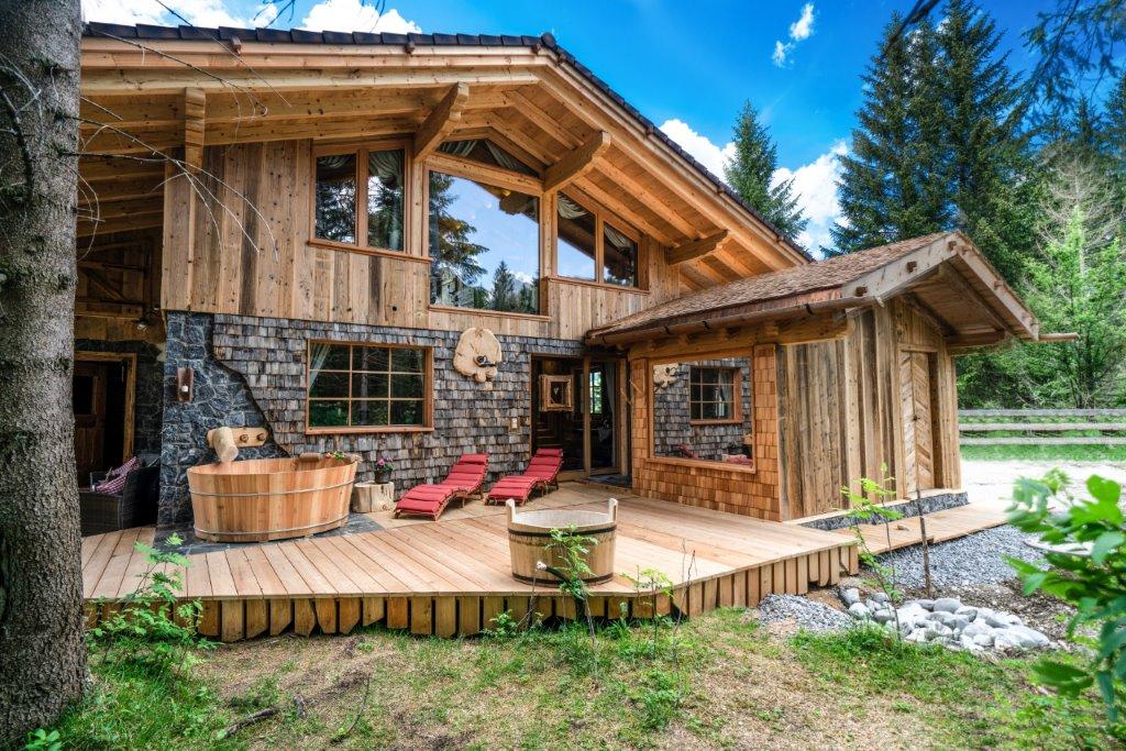 Wildererhuette mit Terrasse
