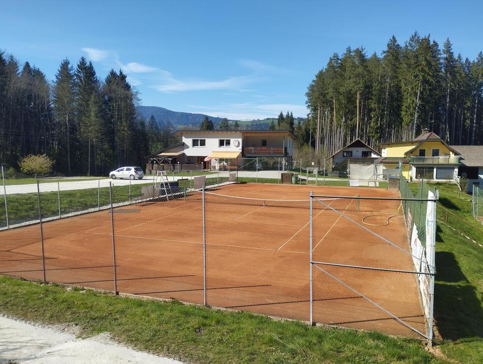 Tennisplätze und Jausenstation Kräuter