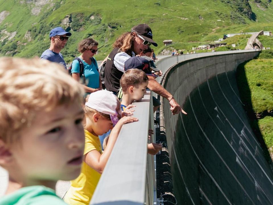 Staumauerführung für Kinder