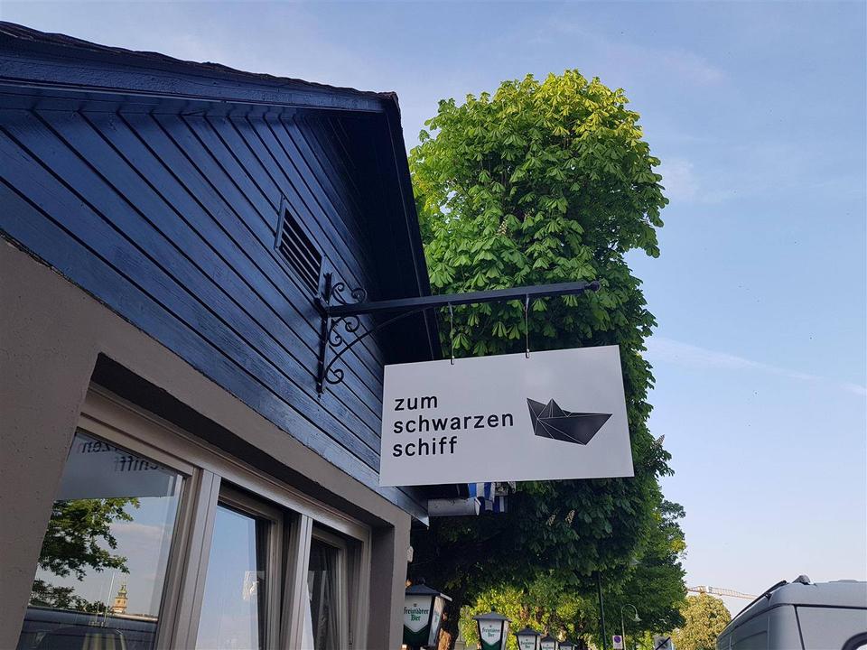Zum schwarzen Schiff