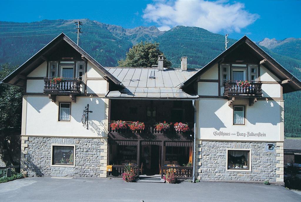 Gasthaus "Zur Burg Falkenstein"
