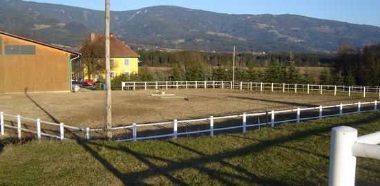 Springplatz mit Halle