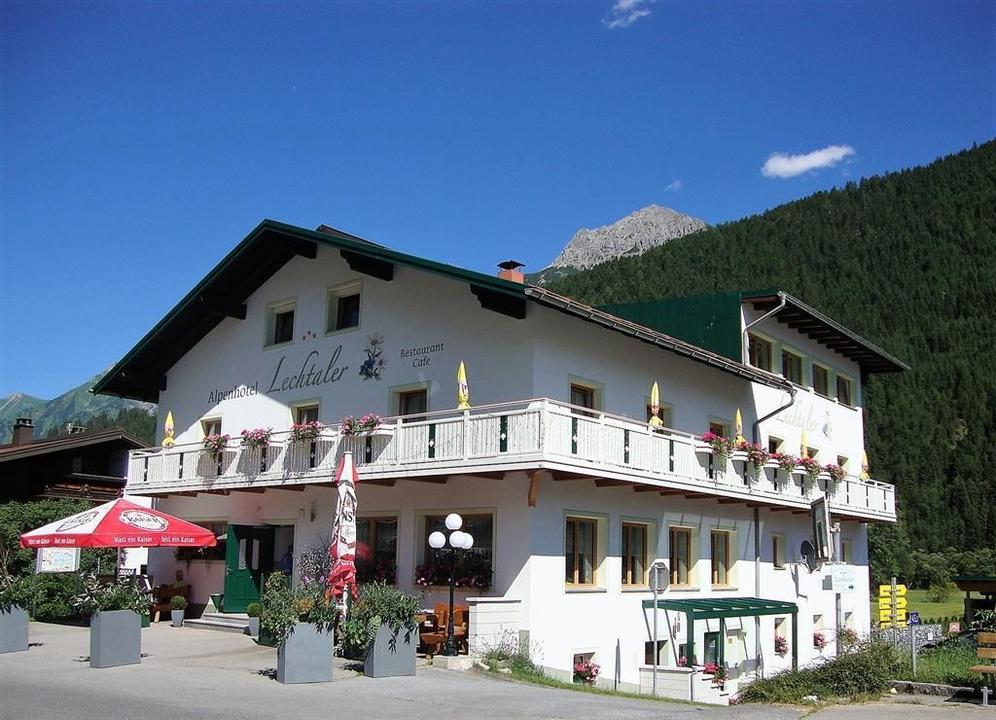 Alpenhotel Gasthof Lechtaler Hausansicht