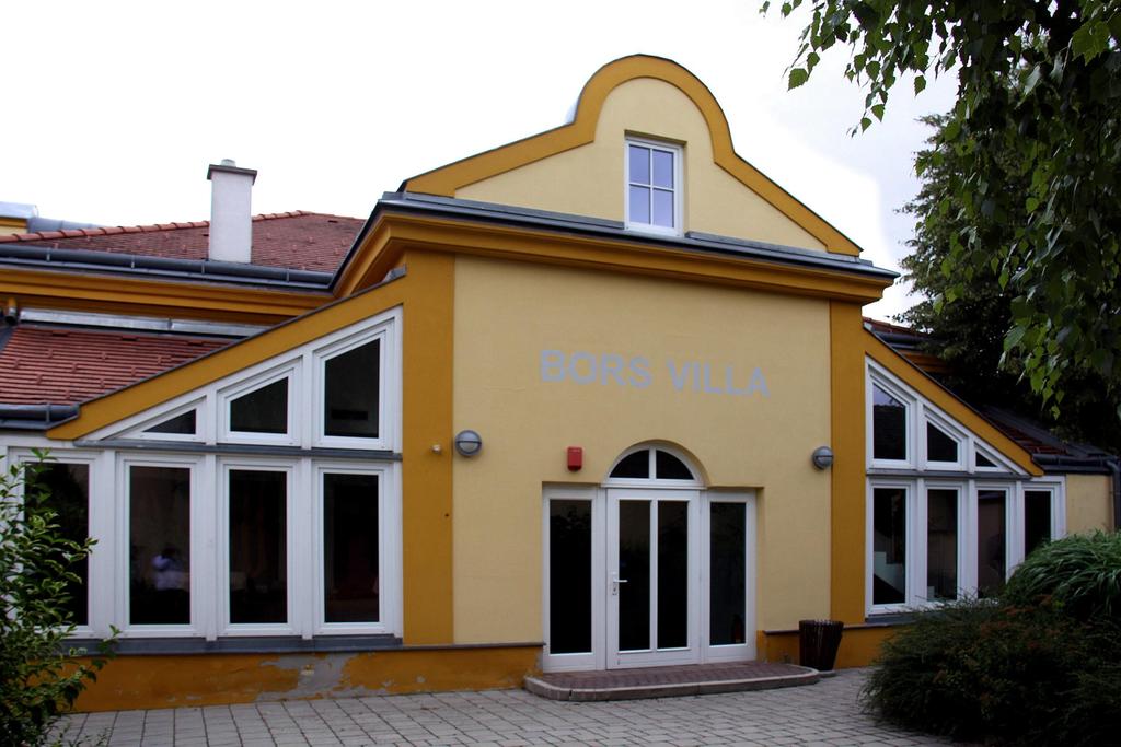 Bors Villa