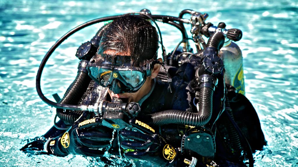 Diver_in_water_CR_Poseidon