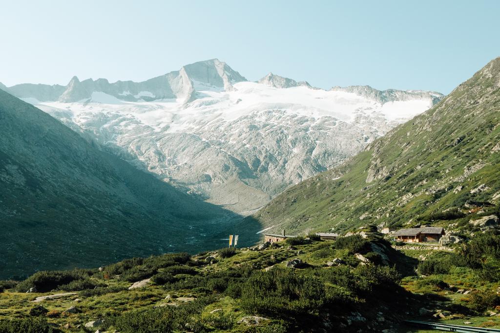 Osnabrückerhütte vor Hochalmspitze und Großelendkees