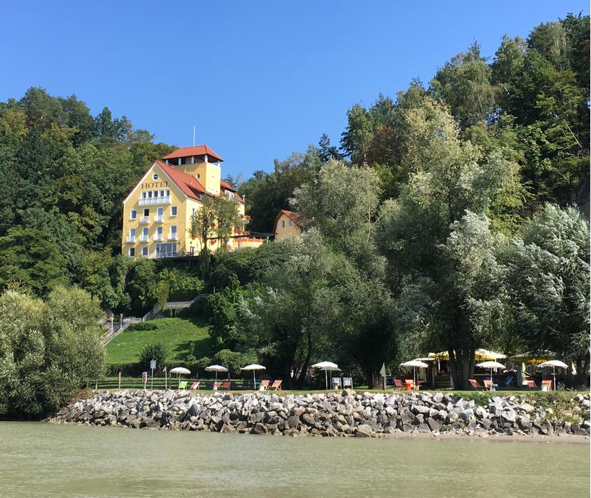 Hotel mit Donaustrand