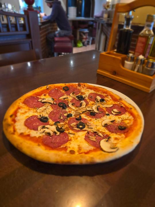 pizzeria-aroma-heinfels-pizza-c-bernhard-as