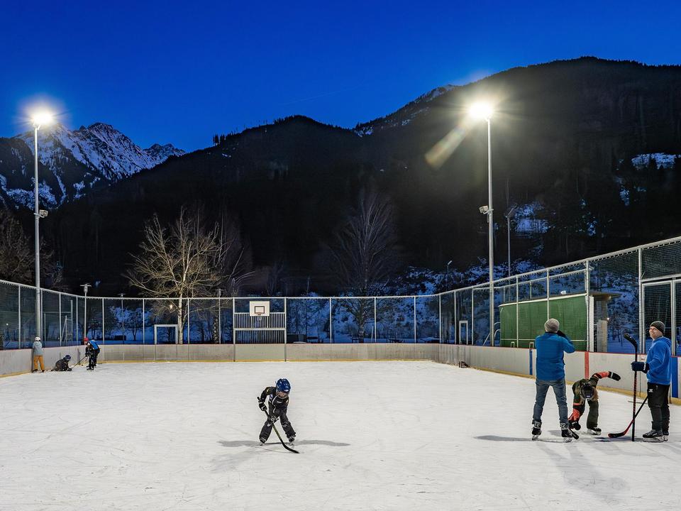 Eislaufen auf spiegelglatten Eisflächen