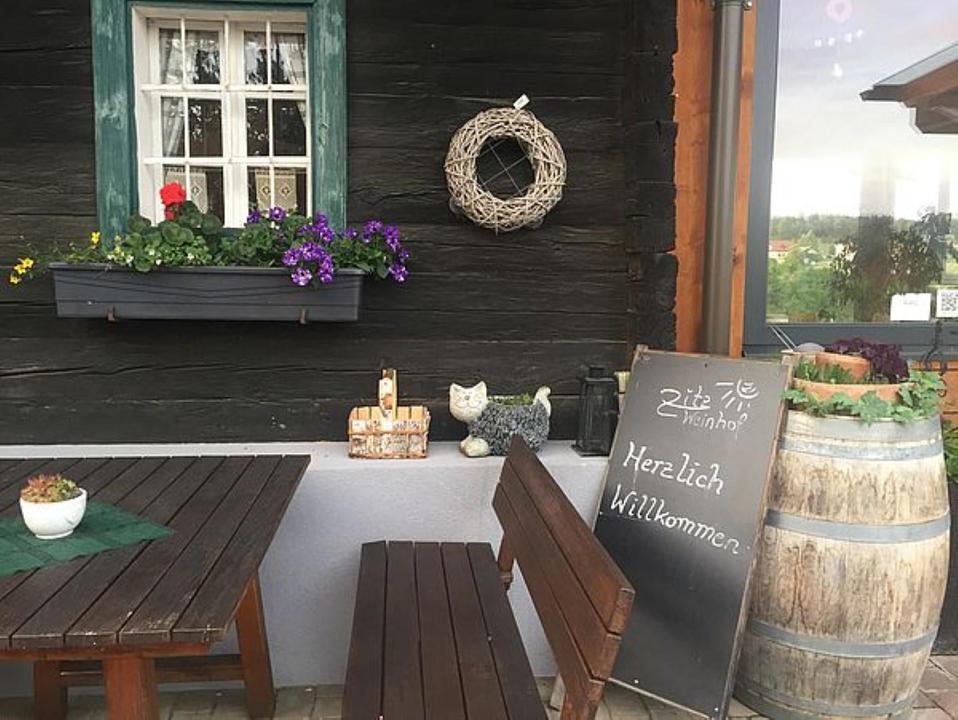 Weinhof Zitz urige Sitzgelegenheit
