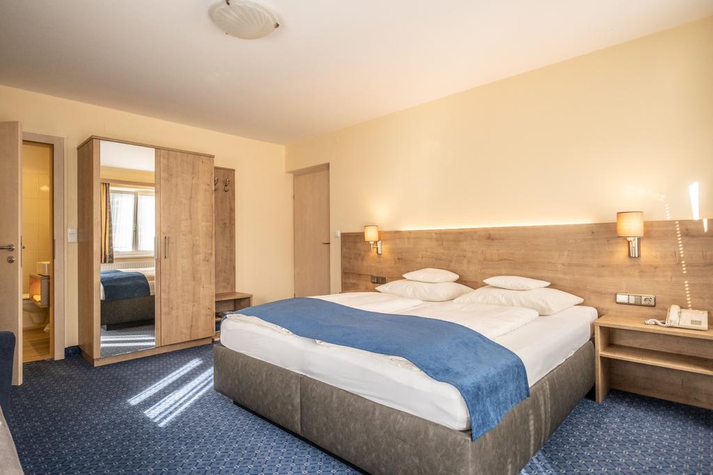 Hotel Pension Falkensteiner (2)