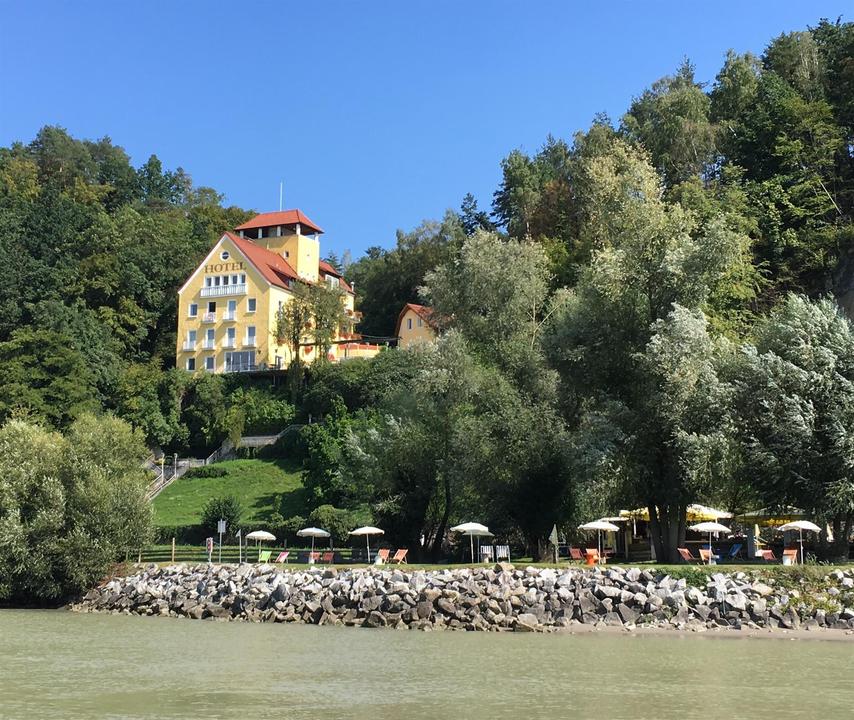 Hotel mit Donaustrand