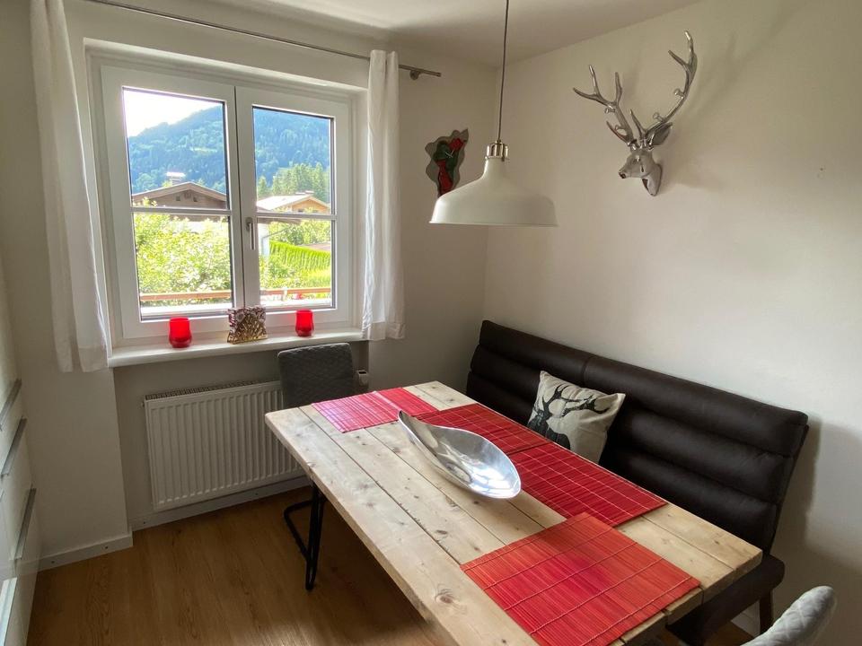 Esstisch für bis zu 6 Personen