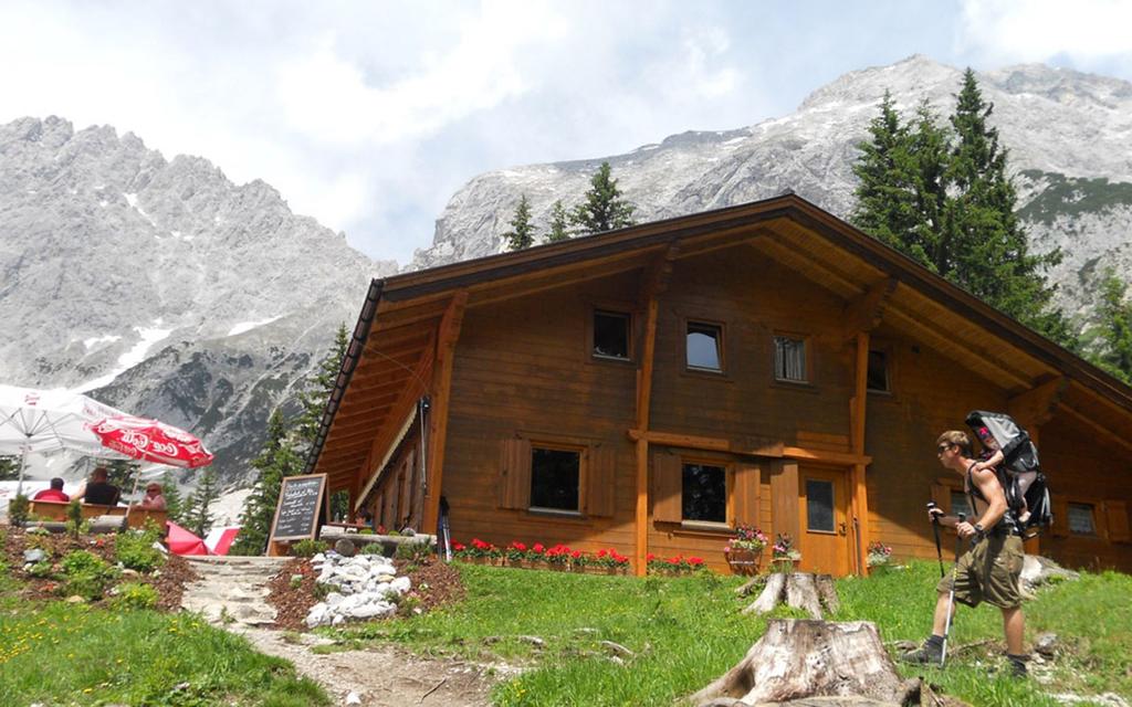 Neue Alplhütte.jpg
