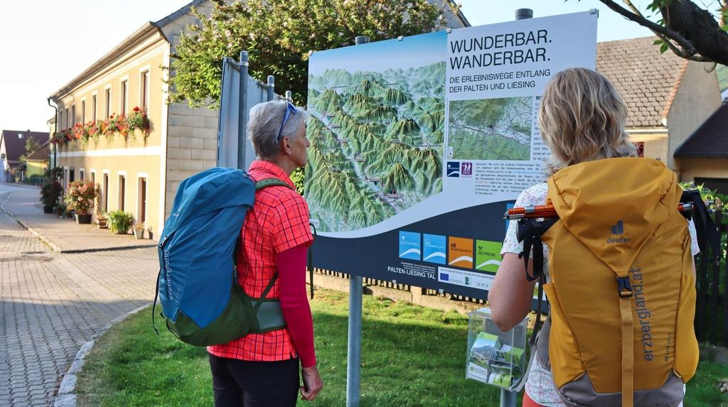 Übersichtstafel im Ort