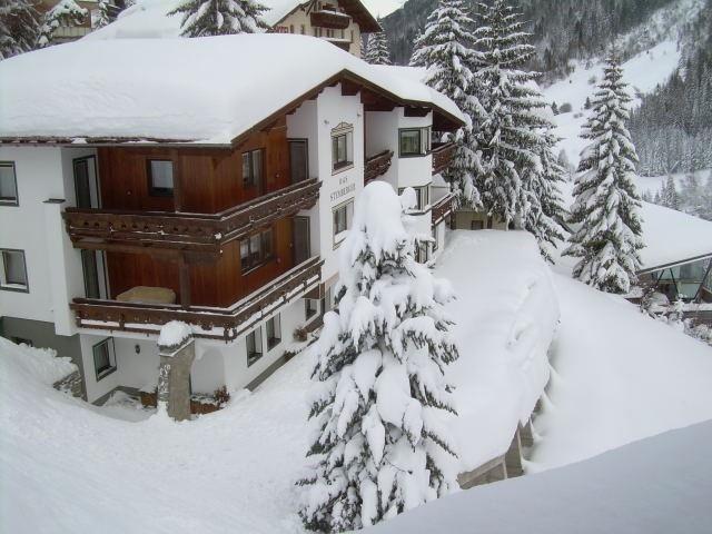 Winterbild_Haus_Stemberger