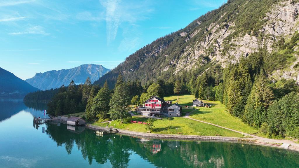 Gaisalm - alleinstehend am Ufer des Achensees gelegen