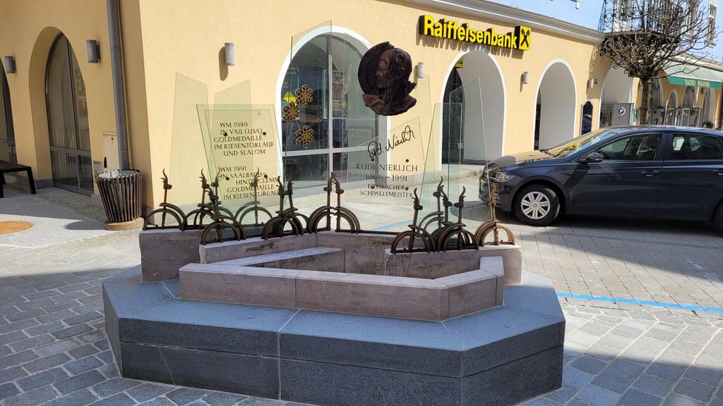 Rudi Nierlich Denkmal
